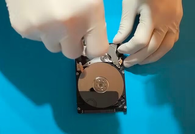 HDDの認識不良や故障したデータの復旧いたします 認識しないHDDやSDカードなど様々な記憶媒体に対応 イメージ1