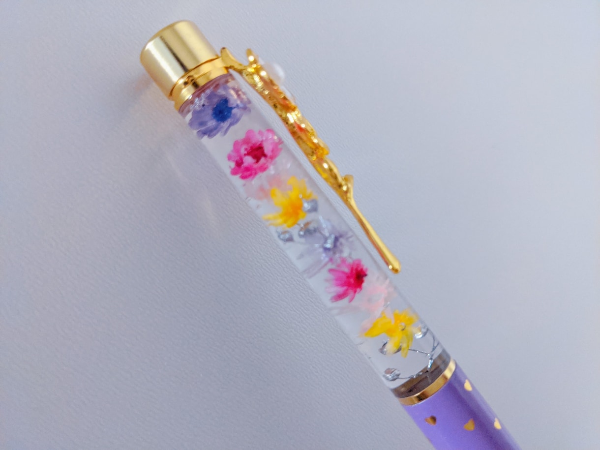 プレゼントに最適！ハーバリウムボールペンを作ります 好きな色のお花で世界で1つのハーバリウムボールペンを作り！ イメージ5