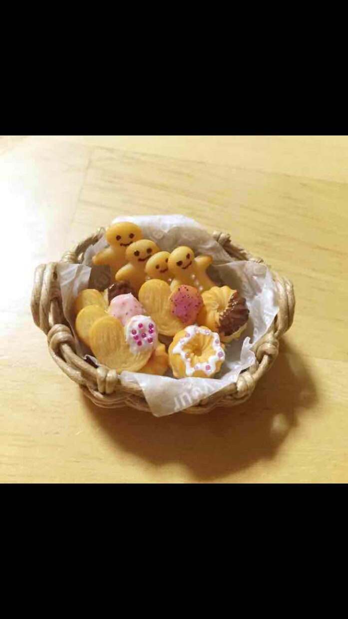 粘土のミニチュアパンを作ります 粘土でミニチュアパンやクッキーなどを製作しております！ イメージ2