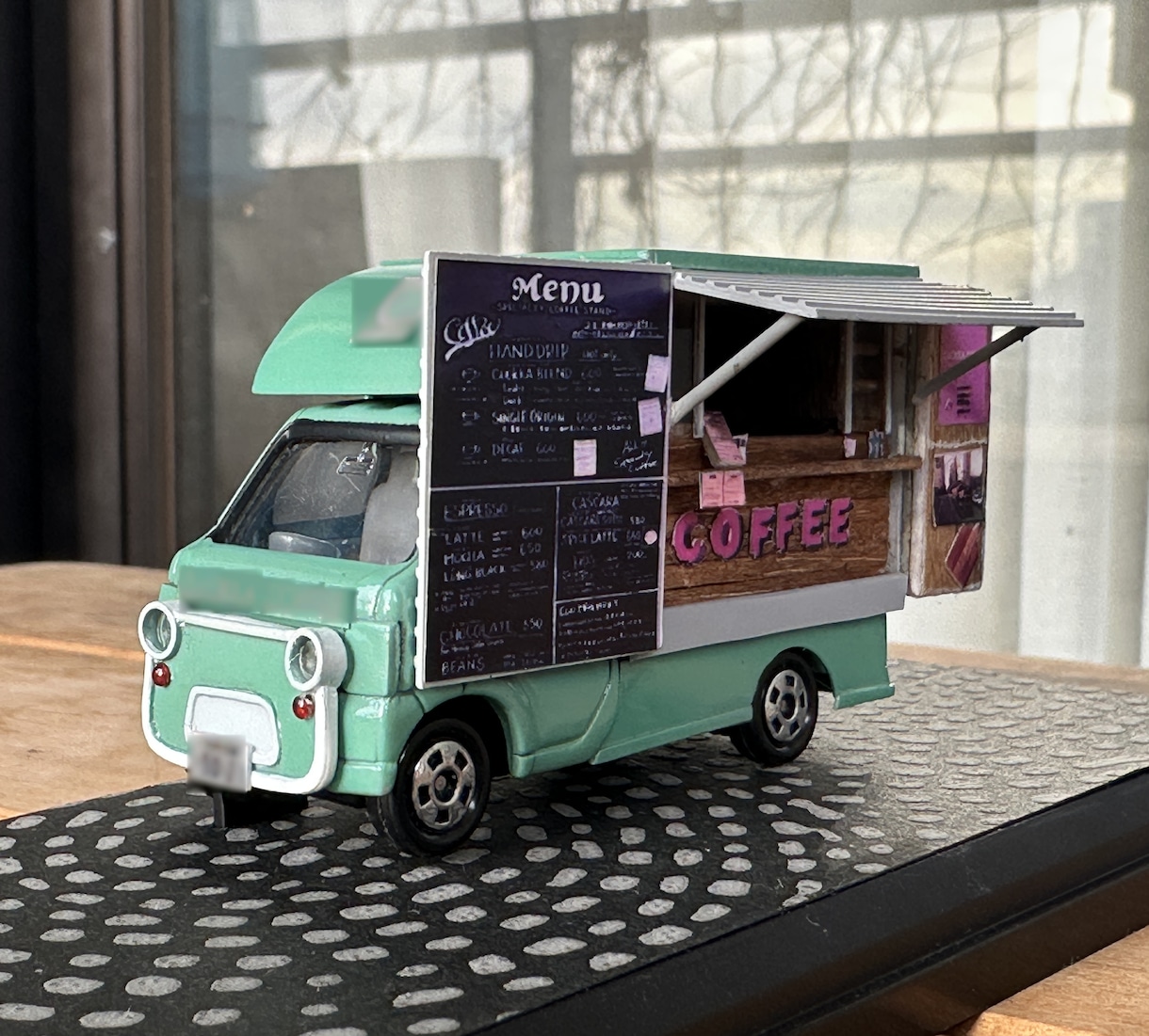 ミニカー(1/43など)のカラー変更をいたします 昔乗っていた想い出の一台をリビングにいかがでしょうか？ イメージ10