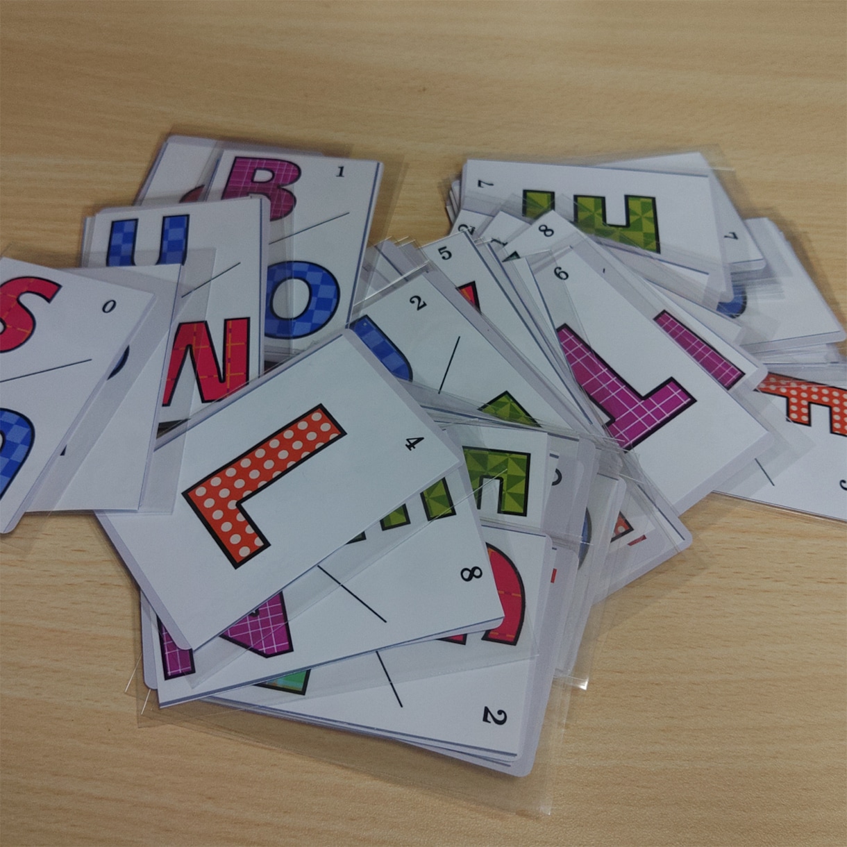 英語力がつくカードゲーム「えいたん」を販売します ちょっとした空き時間で遊びながら英単語を覚えよう！ イメージ1