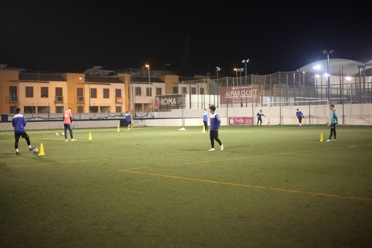 サッカーに特化したトレーニングを教えます 現役スペインリーガーが教えるサッカー選手のためのトレーニング イメージ3