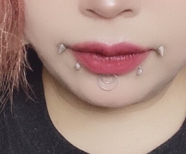 リップモデルやります ピアスがあるので個性的です外して跡が分からないようにも可能 イメージ2