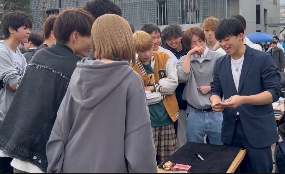 数十名規模　プロマジシャンが盛り上げます 数十人規模の懇親会やパーティーで、会場に一体感を生み出します イメージ4