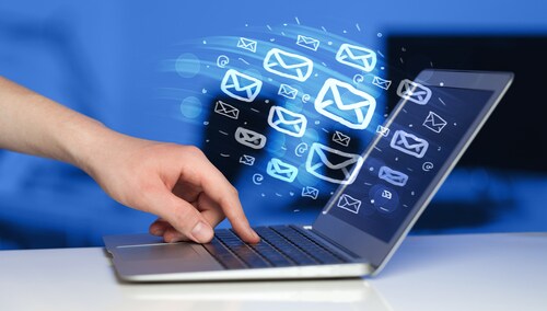 あなたの履歴書を企業へメール配信いたします 。求人広告が出る前に応募・面接すればライバルはいません。 イメージ1