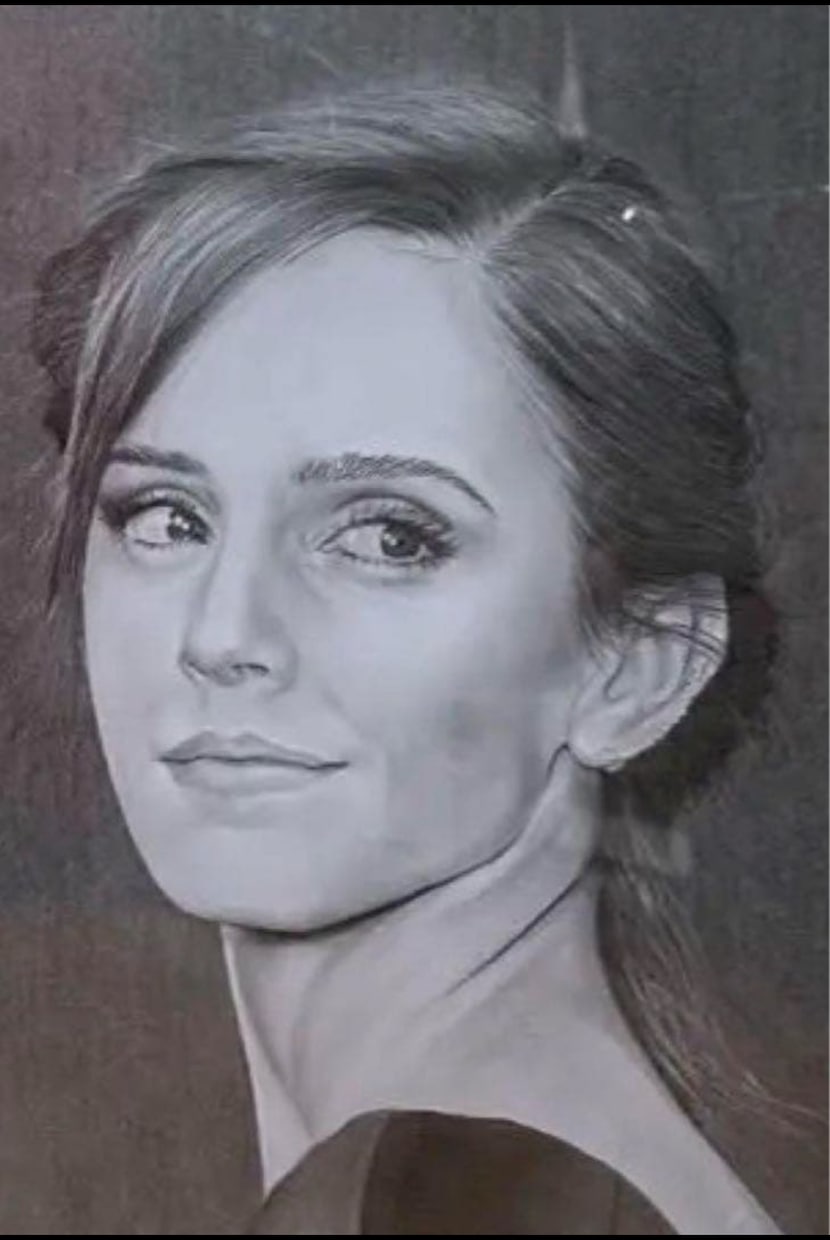 鉛筆画で人物の似顔絵を手描きで作成を致します 画像をもとに手描きの似顔絵描きます。一点もので原画送ります イメージ7