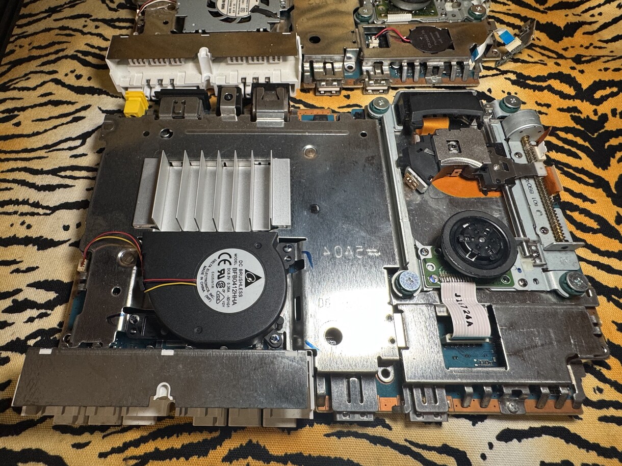 薄型PS2 70000〜90000番 修理します ディスク読まない　電源入らない　異音がする　汚れている等 イメージ5