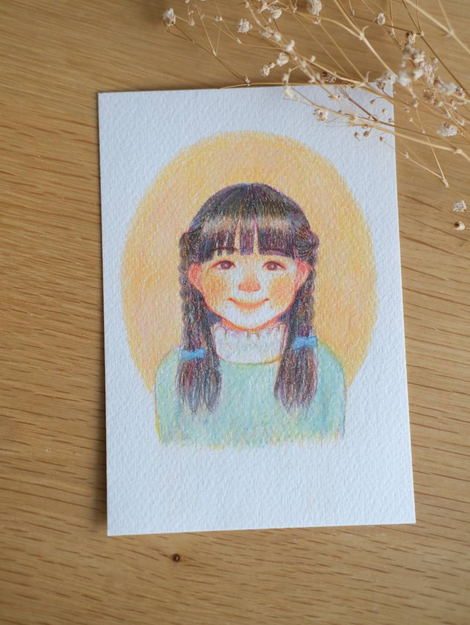 やさしい笑顔のふんわり似顔絵描きます 見るだけで癒される♡色鉛筆とパステルで描くほっこり似顔絵 イメージ9