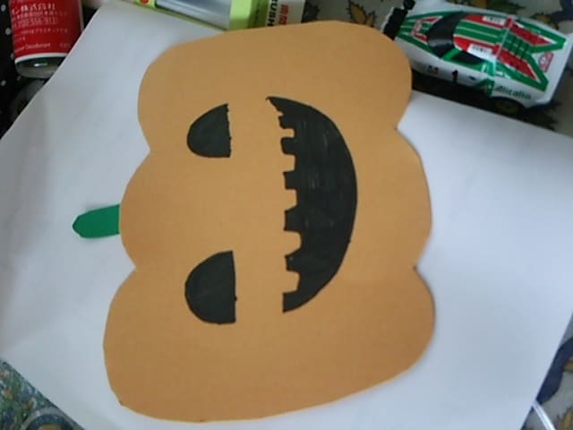 ハロウィン飾り作ります 壁面飾り、購入したものじゃって人にお勧めです イメージ1