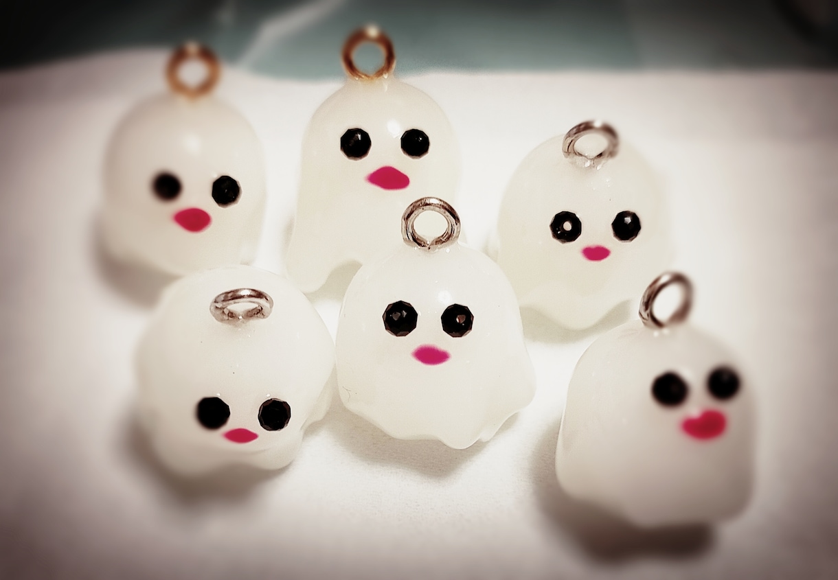 レジンを始めてみたい方一緒にレジンで作品を作ります お子様でも大人でも、不器用でも大丈夫！一緒にやれば楽しいよ！ イメージ2