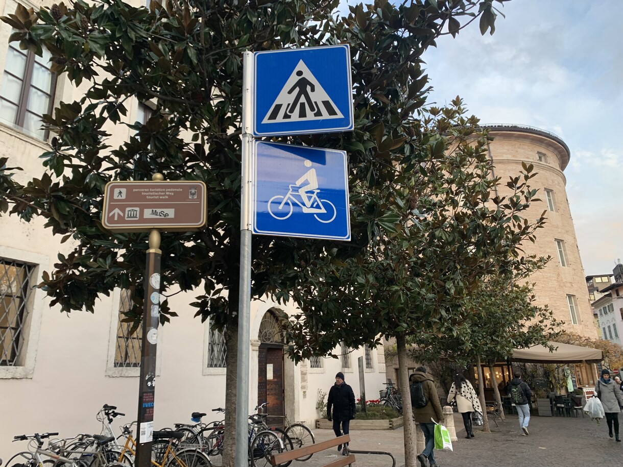 貴方だけのヨーロッパの看板写真を提供します イタリアの街中の看板写真をご提供 イメージ4