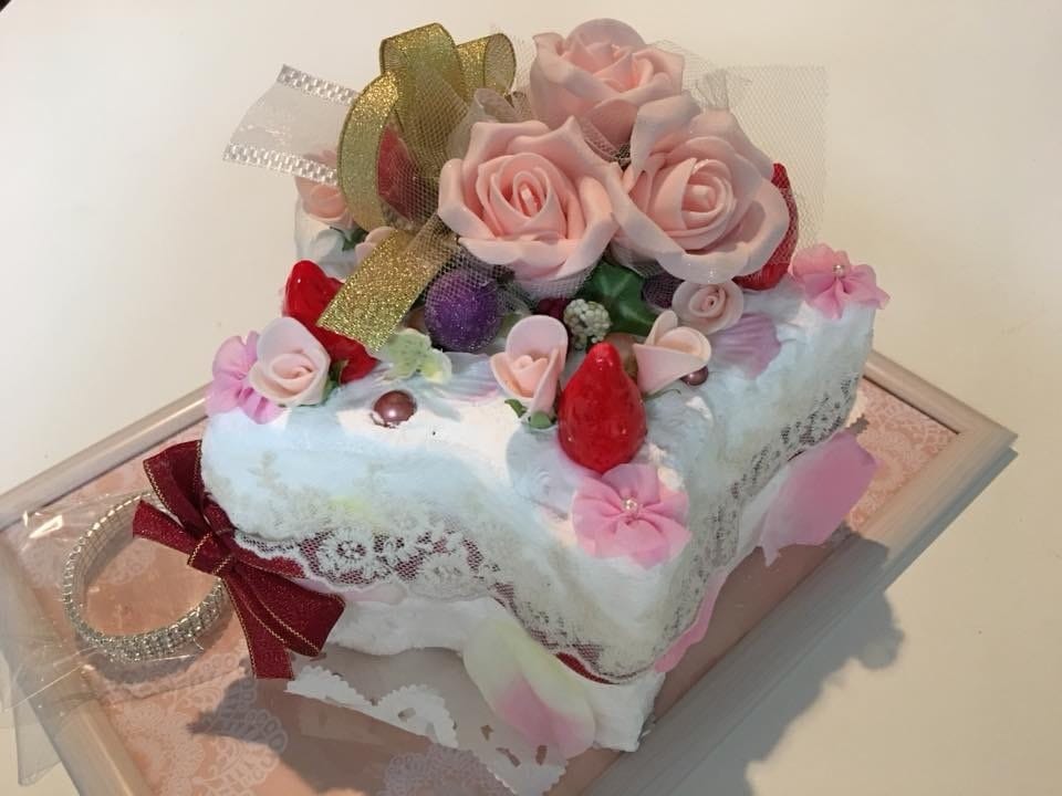 結婚式のお客様をかわいいケーキでお出迎えします ウェルカムスペースが華やかになるクレイアートケーキ！ イメージ3