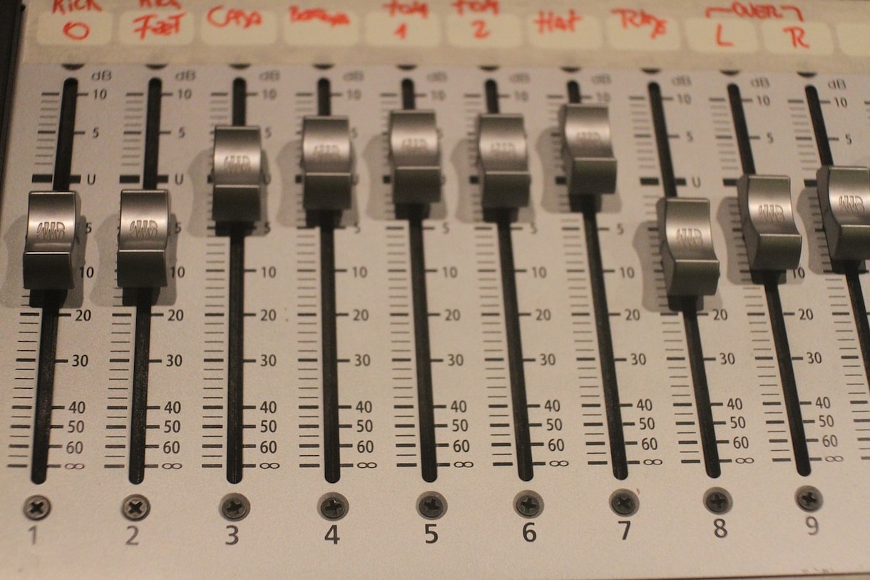 プロの技術でMIX(歌補正込でこのお値段)します カットアップ ハモリ生成 即日納品も！サンプルをご覧下さい！ イメージ2