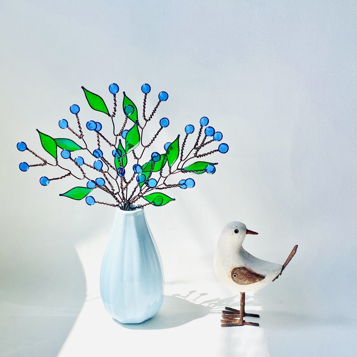 色鮮やかなブルーのかすみ草のスワッグを作ります お部屋に彩りを加えるアレンジフラワー イメージ1