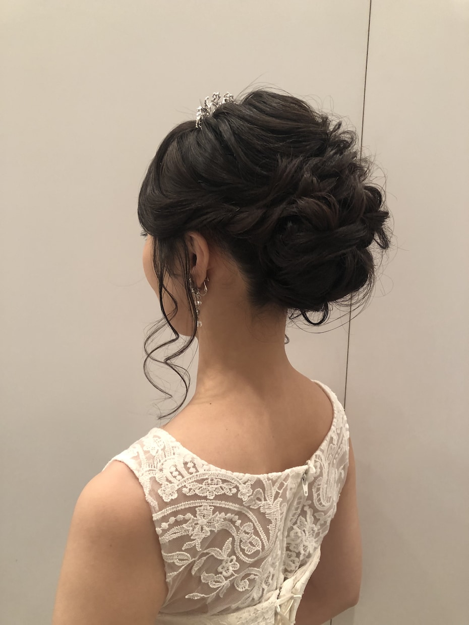 ブライダルヘアメイク花嫁様の魅力引き出します ブライダルヘアメイク提案、ご相談乗ります⭐︎ イメージ9
