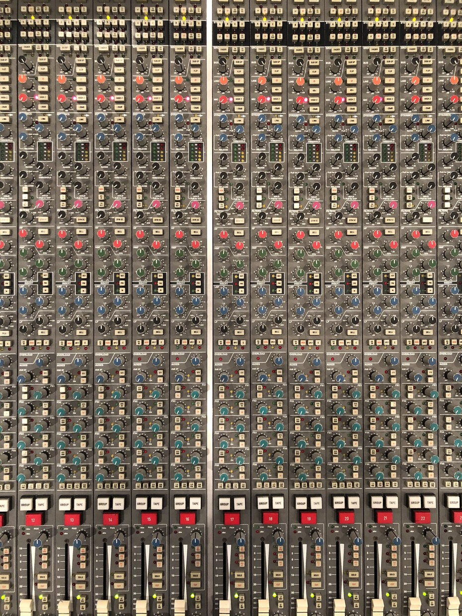 歌のエディットからMix、マスタリングまでやります プロのレコスタで培った技術で精一杯良い作品を作ります！ イメージ1