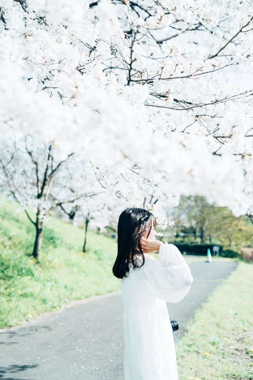 人物写真を自然でナチュラルにレタッチます 肌の補正、不要物の除去など美しく仕上げます。 イメージ1