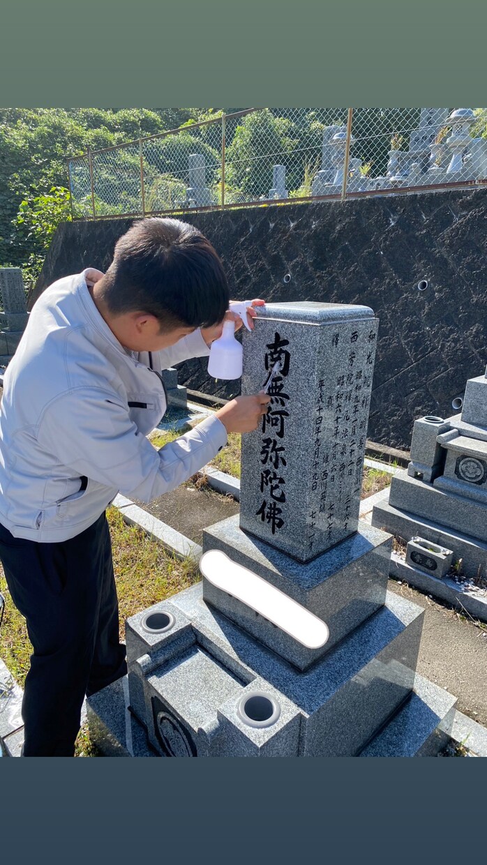 お墓の専門業者です。お墓の清掃お参り代行いたします 仏花・線香・ゴミ捨て。コミコミ価格でまごころ込めたサービス イメージ7