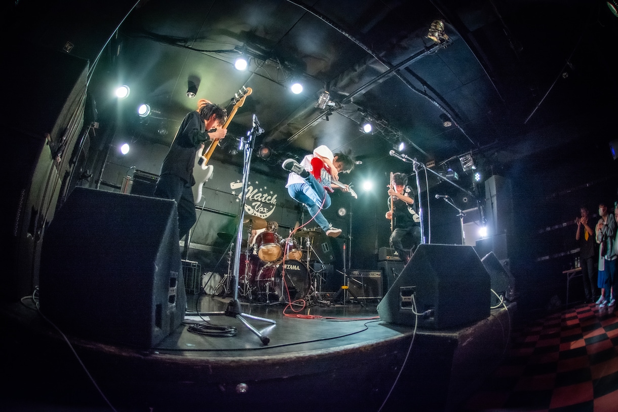 圧倒的臨場感！ライブ・コンサートの撮影をいたします 他社実績40件！ライブや舞台の熱量を最高の1枚に残します！ イメージ1