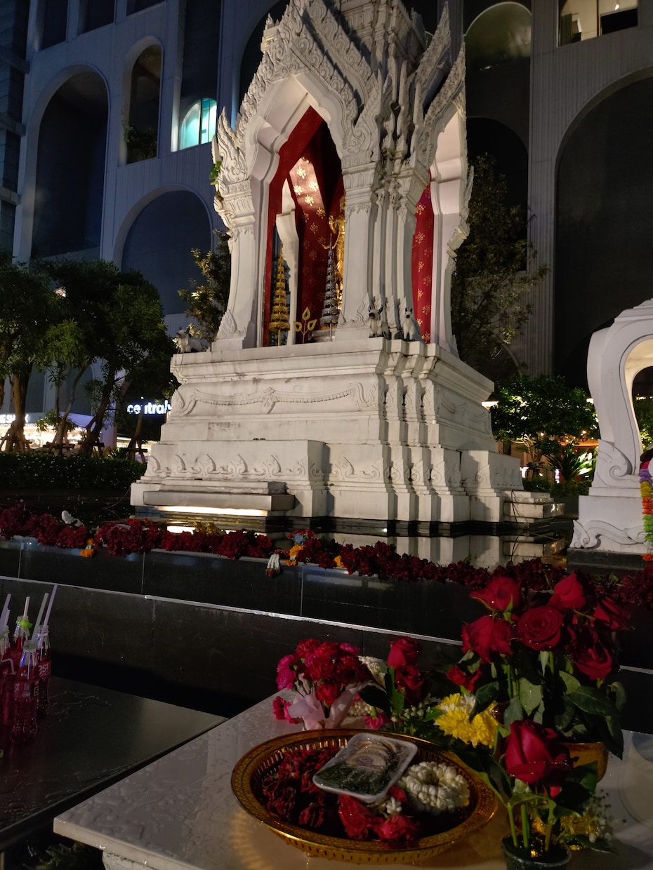 タイ最強の恋愛パワースポットへ参拝祈願いたします 毎週木曜日夜が女神降臨タイム！女神があなたに運を授けます！！ イメージ2