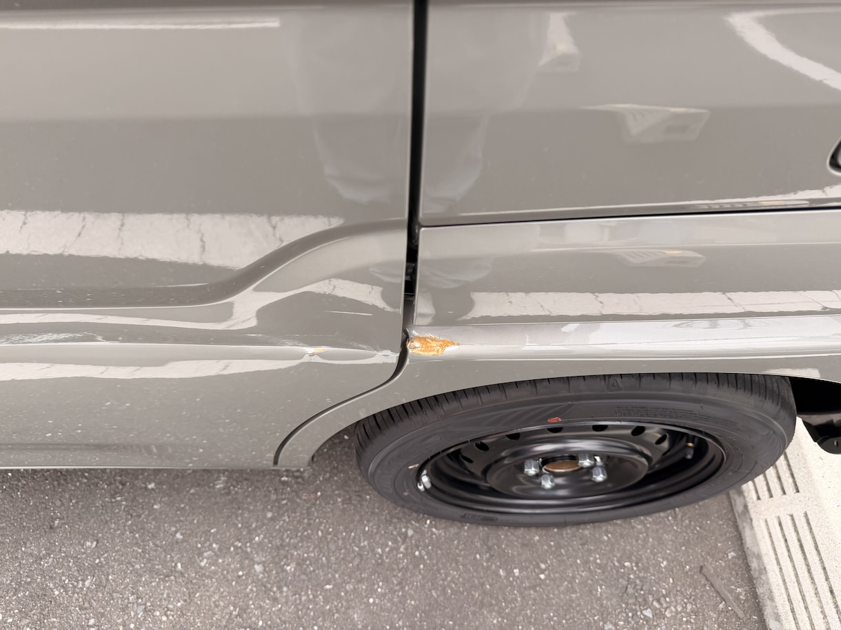 現役鈑金塗装職人が車のキズへこみを写真で診断します 板金？交換？それとも磨きでいけるのか？など イメージ1