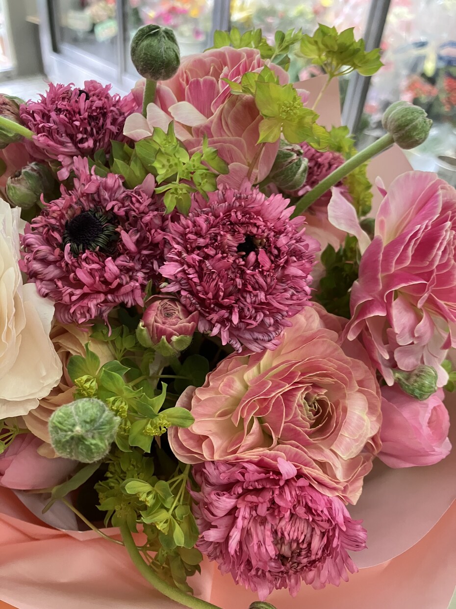 卒業入学の花束束ねます 卒業入学シーズン！おめでとうの気持ちをお花に乗せて束ねます イメージ3