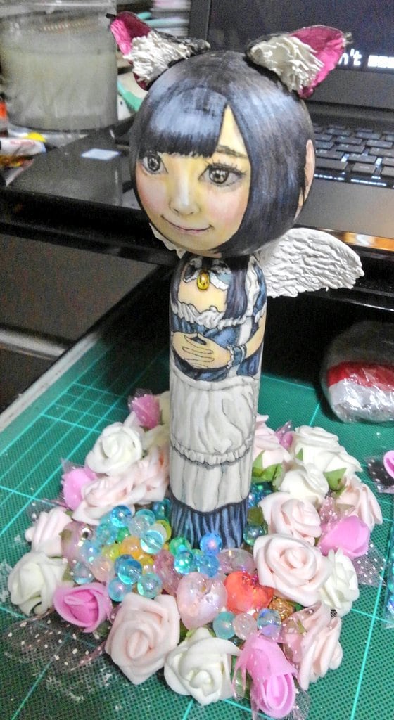 プロ絵師が華やかで可愛い似顔絵こけしを制作致します 従来のこけしとは違うリアルで美しい全身を細かく描いた芸術作品 イメージ4