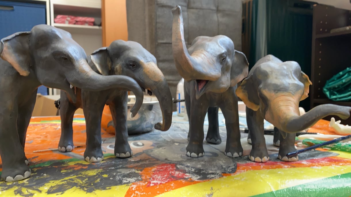 主題動物木彫りの大きな親子象　木製　彫刻　置物　オブジェ　縁起物　可愛い　45cmサイズ