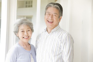 ご高齢の方とのお話やリハビリ運動を一緒にします ご高齢の方と楽しくお話しして元気に笑顔になっていけるように イメージ1