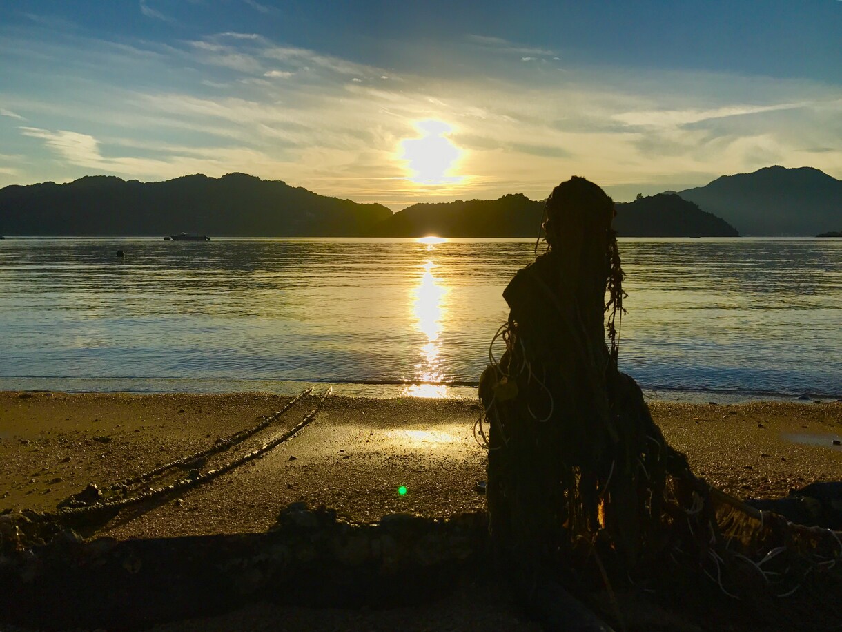 海辺での一枚での1枚です。ます 海が好きな方必見！！なかなか行くことが出来ない島での撮影 イメージ1