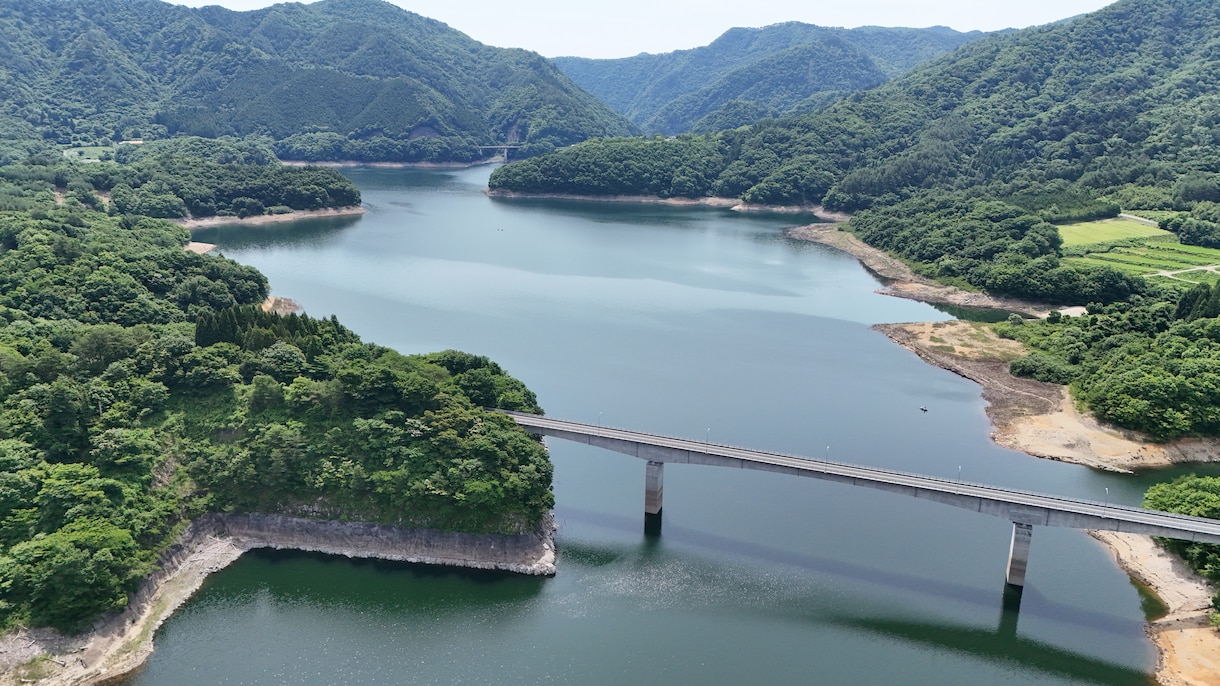 福島県及び隣県でドローン空撮承ります ドローンを使用して空から動画、写真撮影、点検などを行えます！ イメージ2
