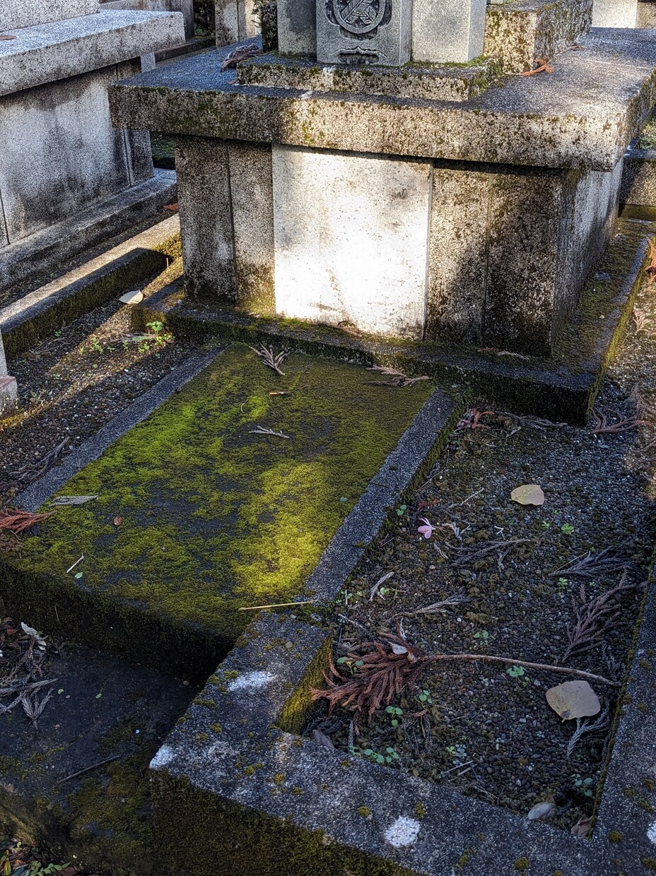 宮崎市近郊でお墓の清掃・お参り代行をします 故人に対して真心をこめて作業いたします。 イメージ8