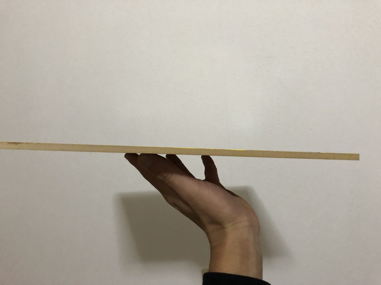 家の部屋、玄関に飾れます 笑顔や元気を与える一輪の赤いバラ イメージ6