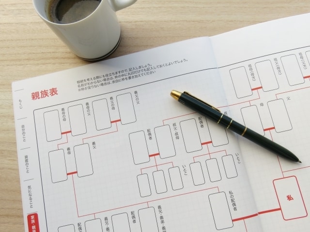 自分で家系図を作りたいという方！ナビゲートします ６年間の司法書士事務所の勤務経験をもとにお手伝いをします。 イメージ3