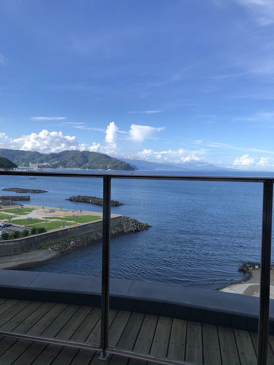 pythonプログラム作成します pythonプログラムの作成を行います。 イメージ1