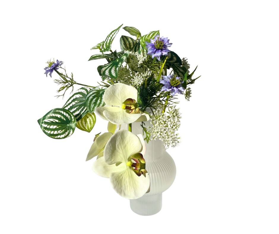 花瓶ごとお届け・枯れない装花便承ります 造花を花瓶ごと完成形でお届け！置くだけで空間の印象を整えます イメージ2