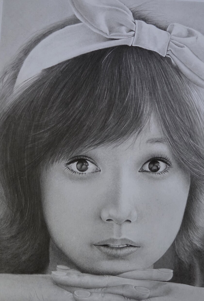 写真からリアルな似顔絵制作します 鉛筆(モノクロ)でスーパーリアルな似顔絵制作します。 イメージ6