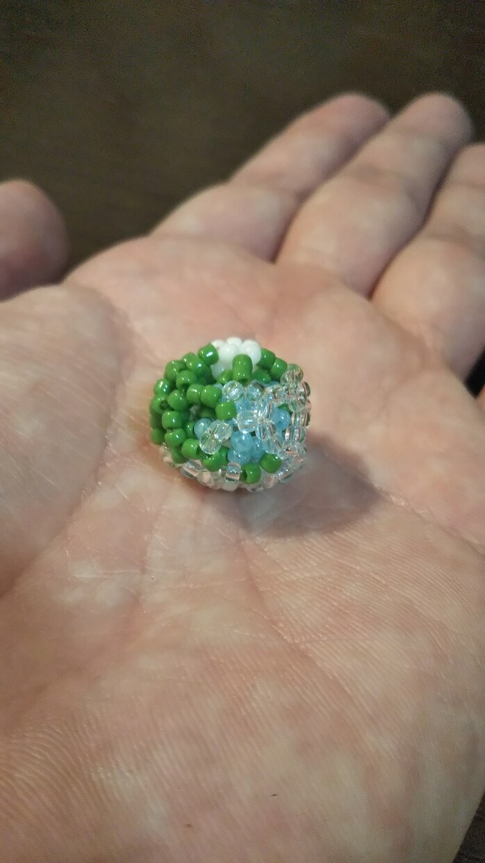 ビーズのボールを作ります お好きな色を指定できます。1個から承ります。 イメージ1