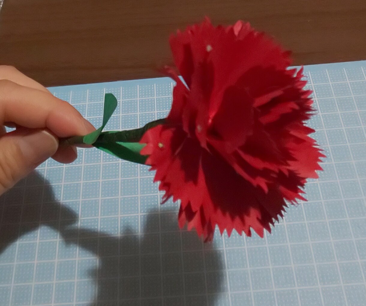 母の日カーネーションの贈り物、作ります カラーペーパーだから丈夫でずっと飾れるフラワーアート イメージ1