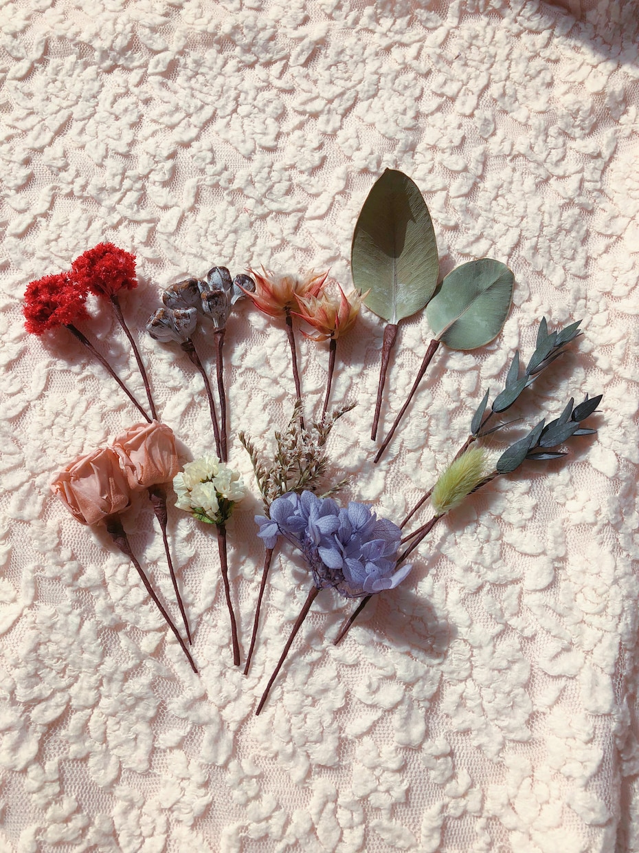 成人式、パーティーに合うヘアパーツ制作します 花材豊富に取り揃えております。 イメージ1