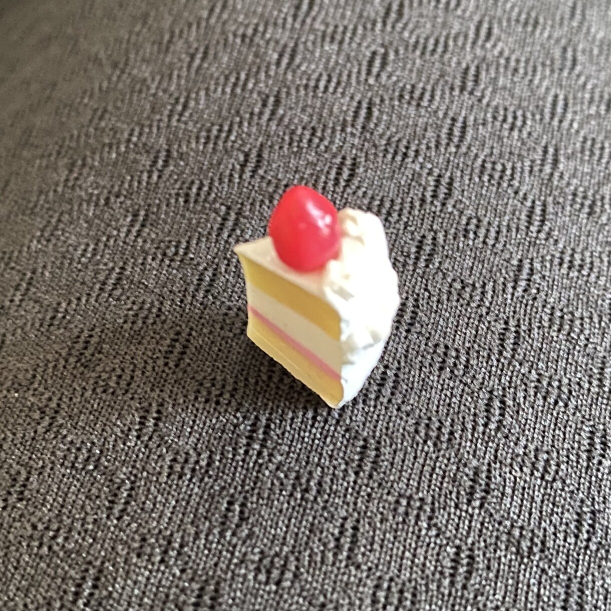 粘土ミニチュアのケーキの作り方教えます 粘土でイチゴのケーキを作りましょう イメージ3