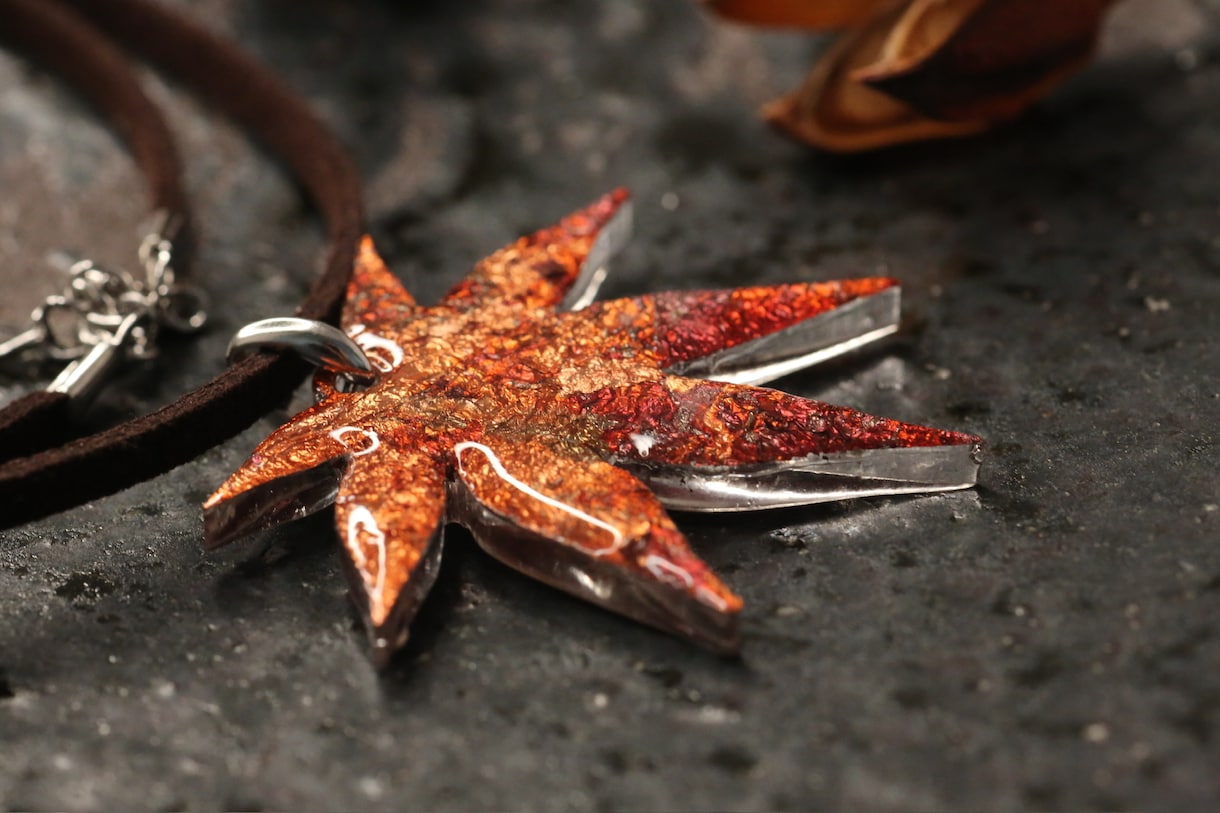 1個からオリジナルのアクセサリーパーツ制作します 和紙や紙、布、アクリルやMDFをレーザー加工機でカットします イメージ2