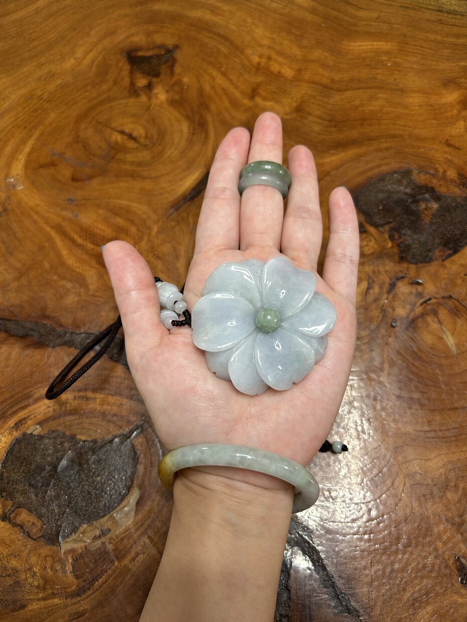 お悩みをお聞きしヒーリングを行います ミャンマーの翡翠の浄化力を利用します イメージ1
