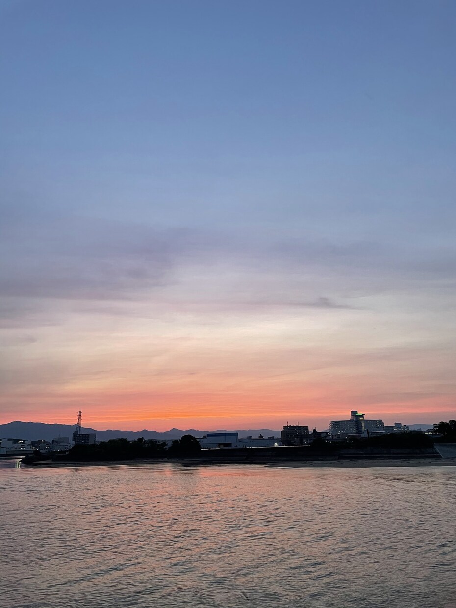 できる限り希望の写真を撮ります 夕焼けや川などの自然から電車なども撮ります。 イメージ3