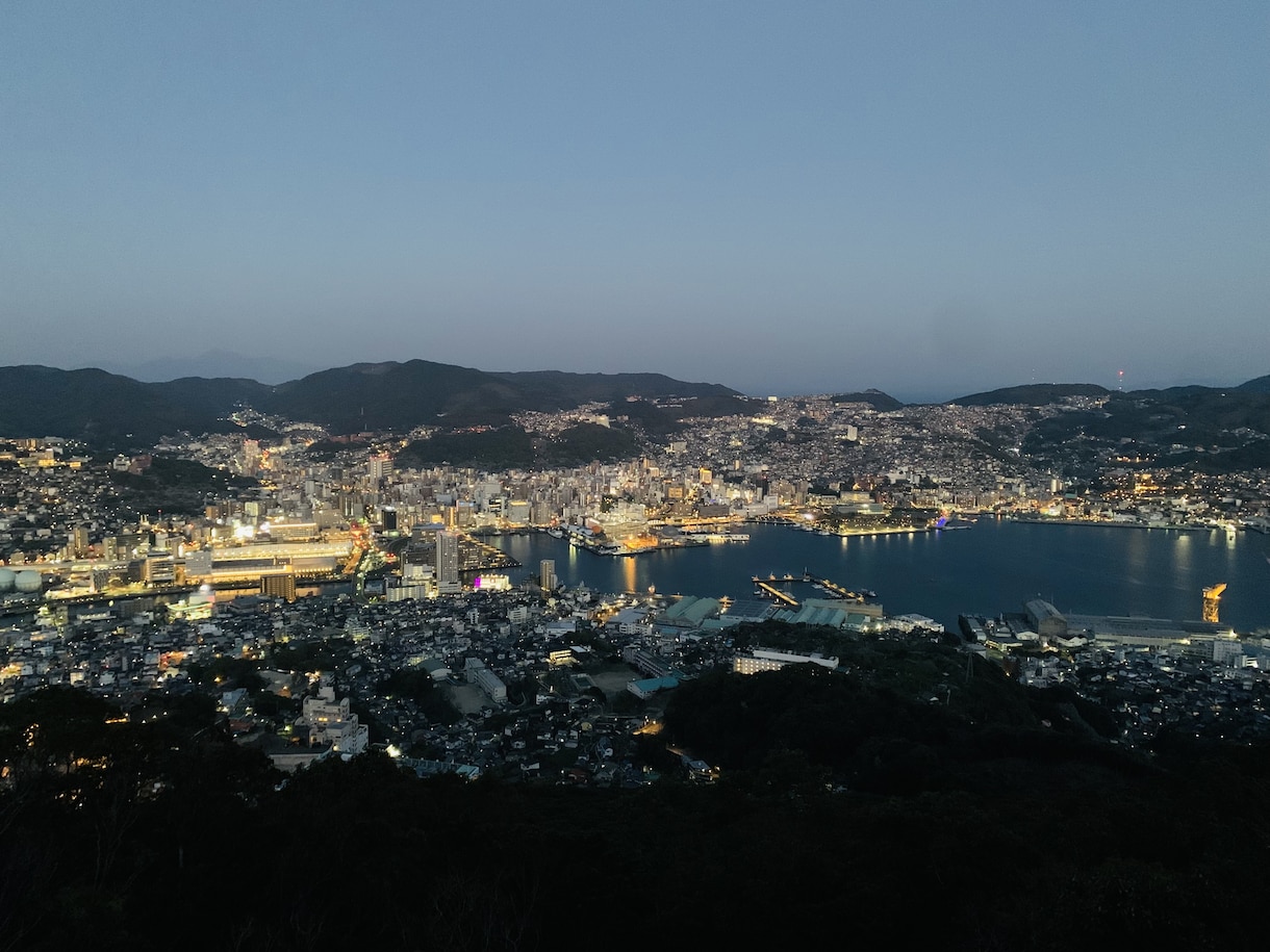 写真の撮影や編集作業をします 明るさ・色味・雰囲気、理想の一枚に近づけます。 イメージ1