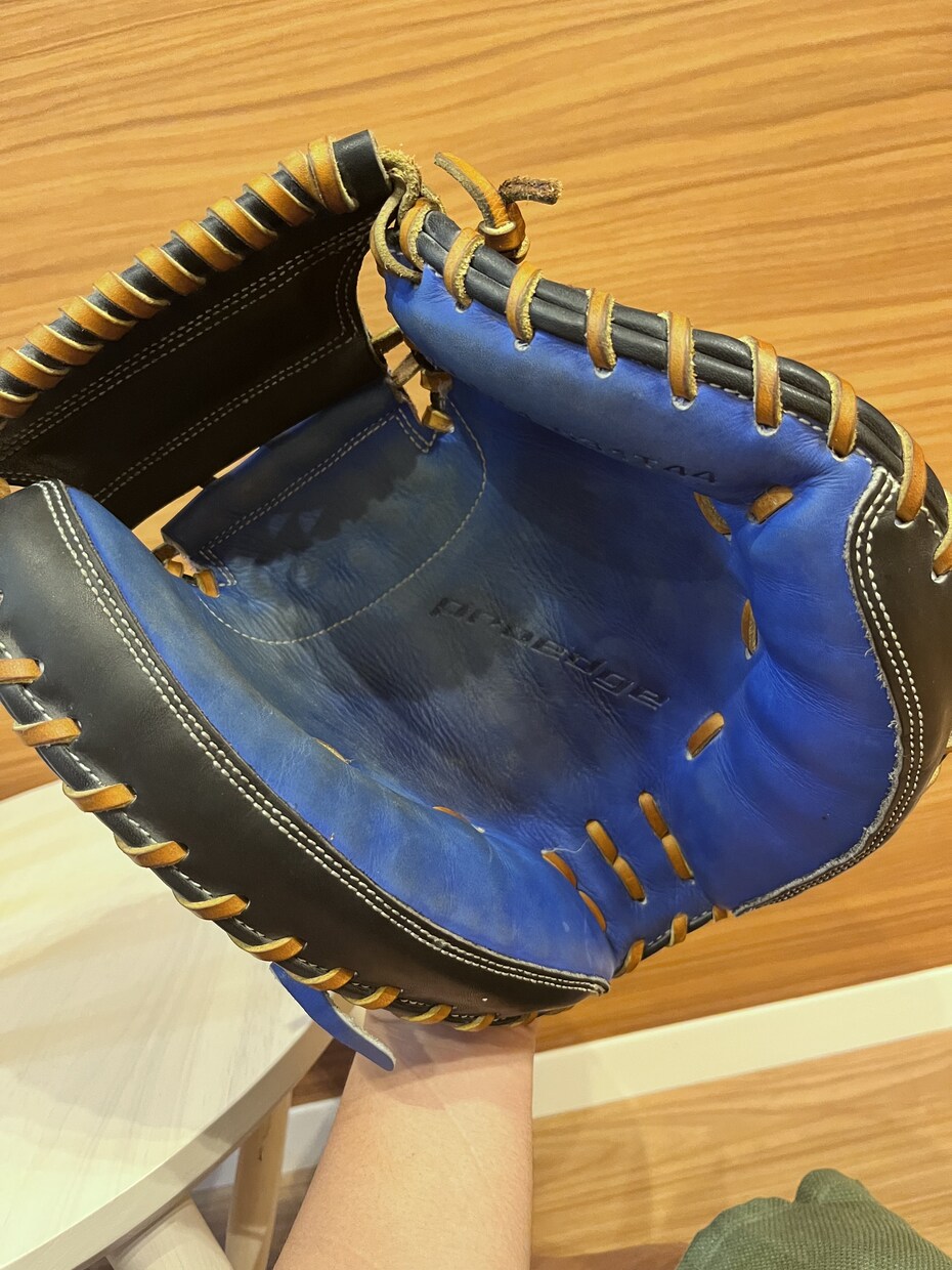 グローブやミットの型付けをします 野球歴15年。主にミットを得意とします。 イメージ7
