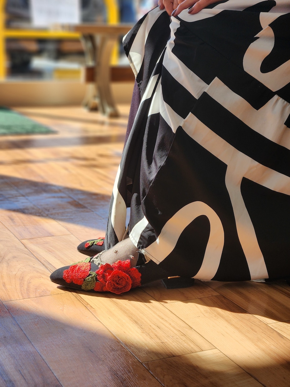 和裁師範が仕上げる刺繍カスタムサービス請け負います 靴や小物に特別な刺繍を縫い付けます イメージ2