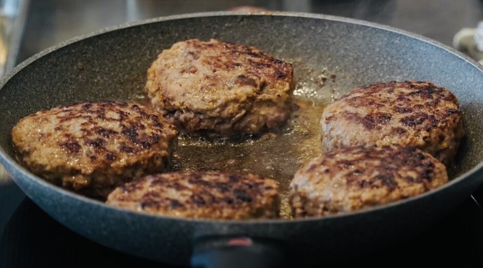 ミシュラン店「ハンバーグ」レシピをお教えします 簡単に本格的に！肉肉しさとジューシーさの爆弾ハンバーグレシピ イメージ1