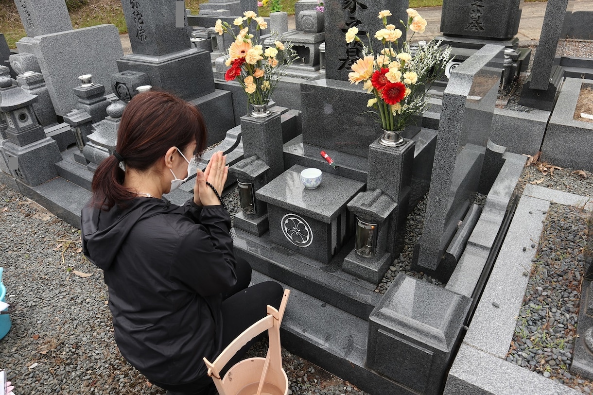 京都市内のお墓参りを代行します 花屋だから出来るサービスを提供します イメージ1