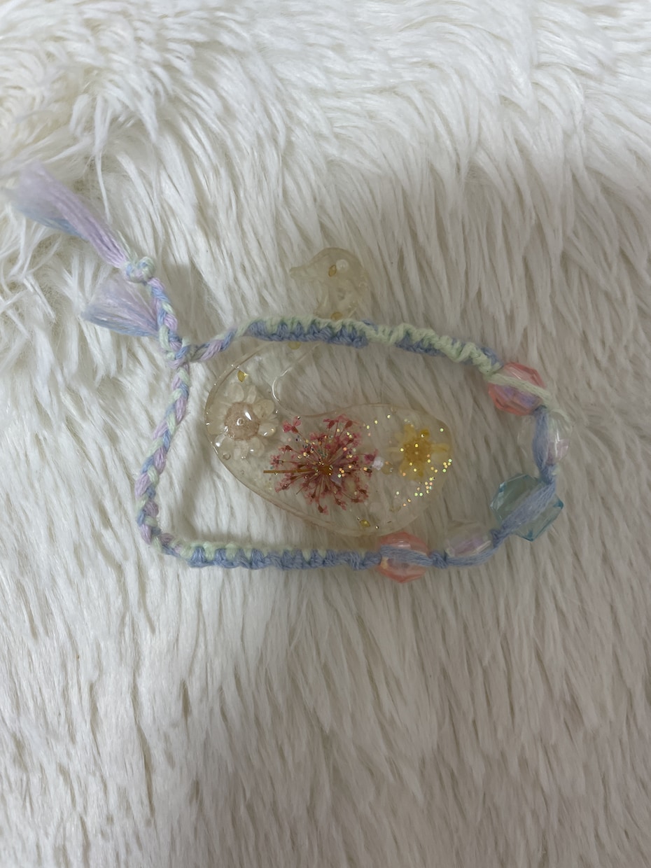 小さいお子様向けのミサンガ作ります 女の子向けのビーズ入りのミサンガ、作ります イメージ1